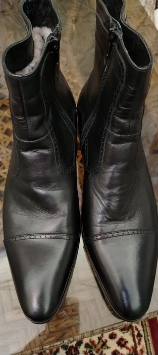 Новые, из натуральной кожи и меха, 42 размер.