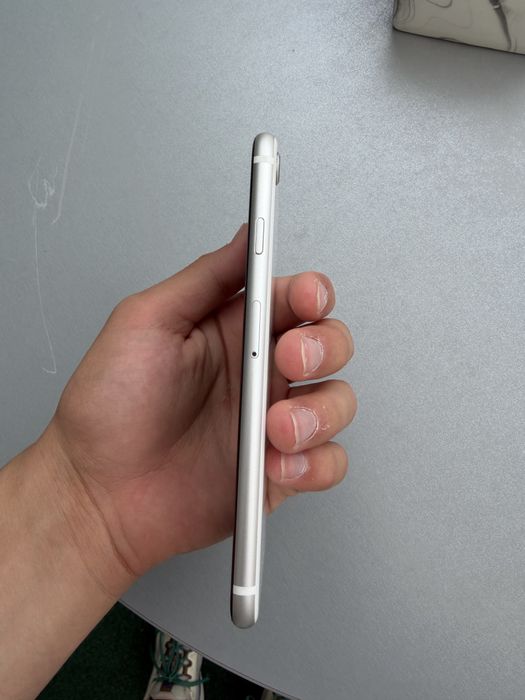 iPhone SE  (2nd)