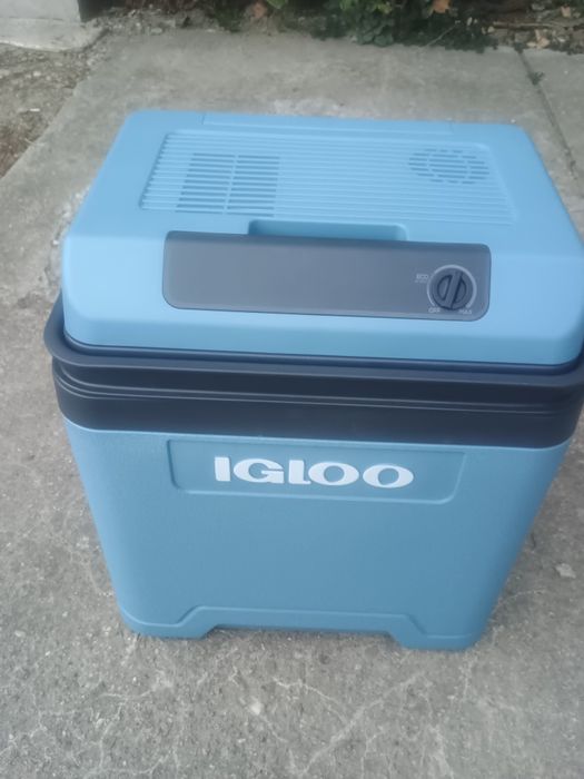 Lada frigorifica Igloo, 12v(auto) / 220V, 24 Litri