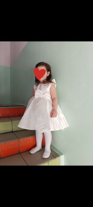 Продам белое платье для девочки