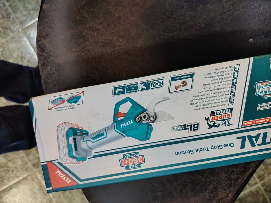 Акумулаторна безчеткова градинска ножица TOTAL INDUSTRIAL, 20V, без ба