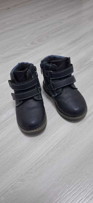 Продам детские демисезонные ботиночки