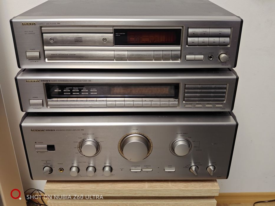 Vând linie Onkyo integra R1