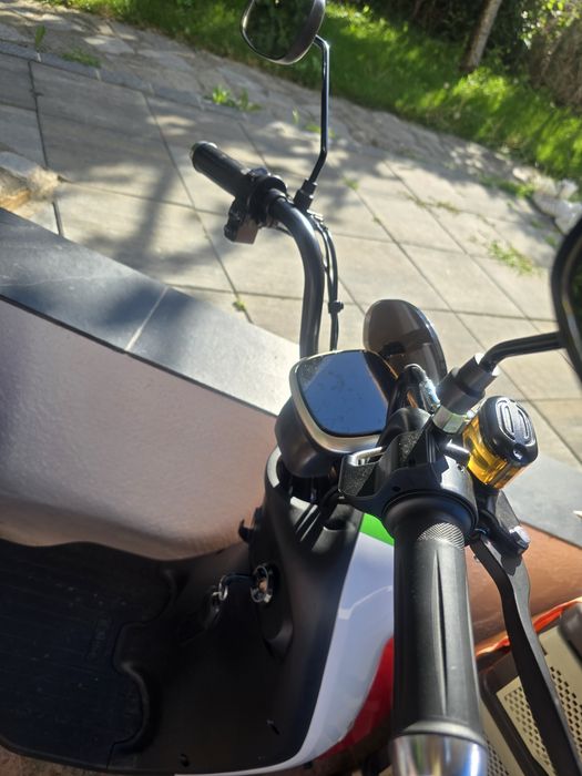 електрическият скутер Retro Volt (48V 800W 25Ah)