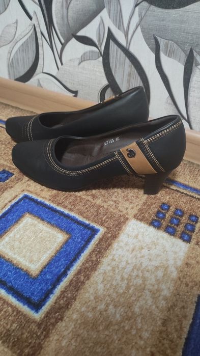 Продам туфли женские