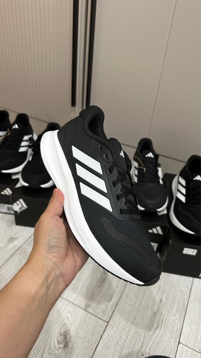 Продам кроссовки adidas