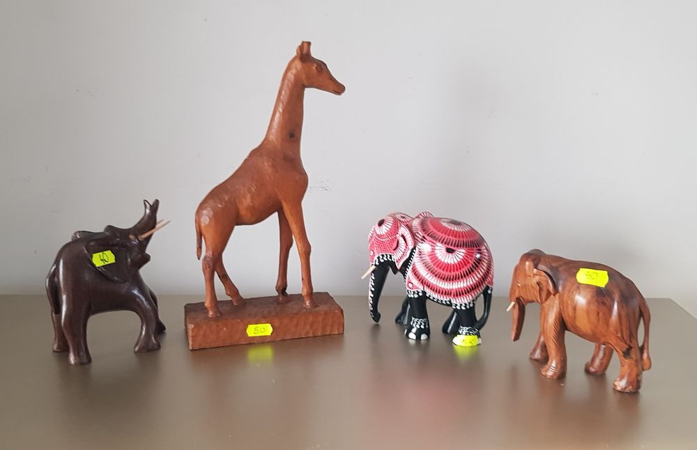 Statuete vechi din lemn masiv