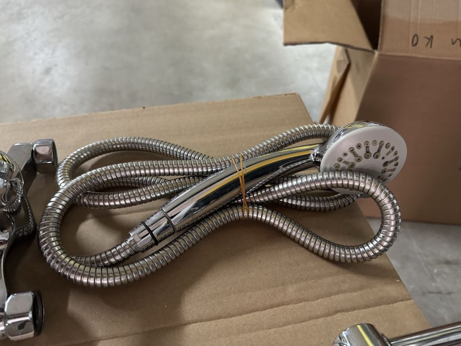 Душове за баня и смесители за мивки