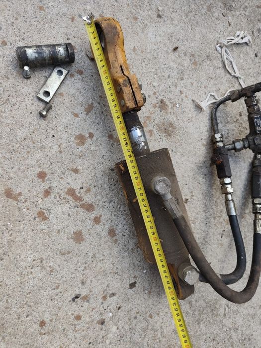 Piston hidralic cu distribuitor dimensiuni se vad in poze ridicare personala nu trm