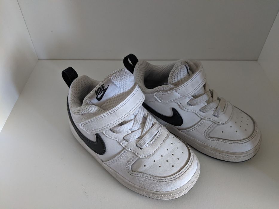 Nike Court детски маратонки бял цвят 23,5 номер и тъмни син 22 номер