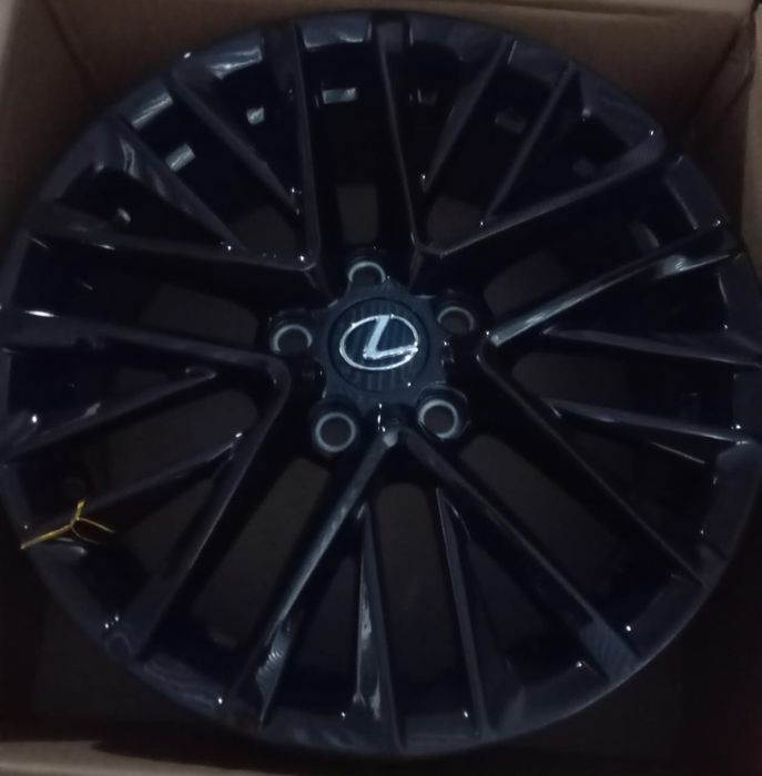17" Диски на  toyota camry или lexus