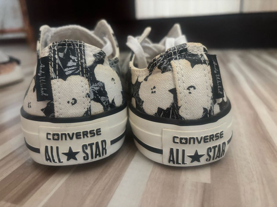 Два чифта обувки-Vans и Converse