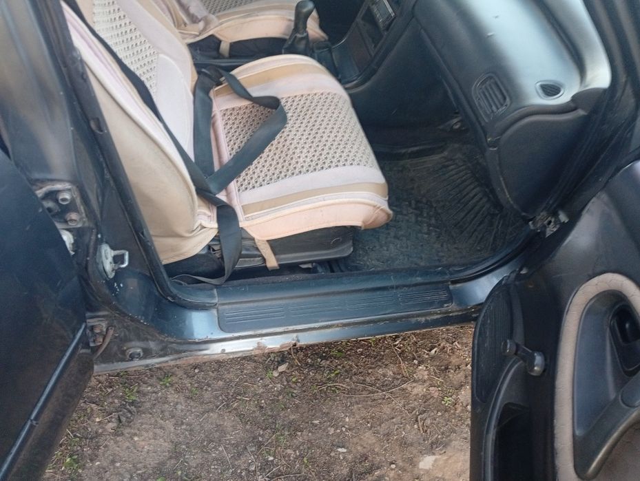 Продам машину mazda 626 Кронос девяносто шестой год.