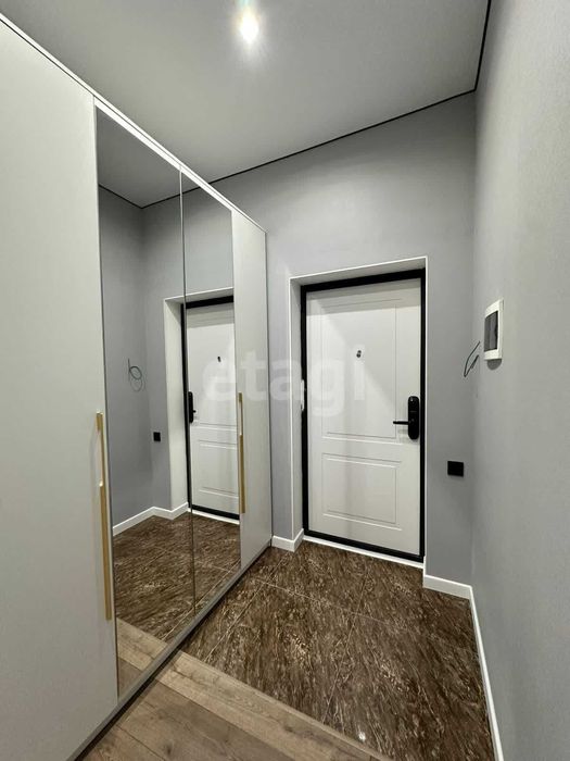 Продам 2 комн. кв. 20 мкр.