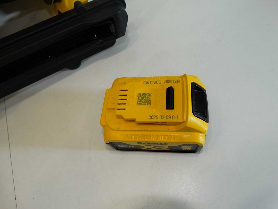 Dewalt DCN 693 - Такер за гвоздеи 40 - 60 мм