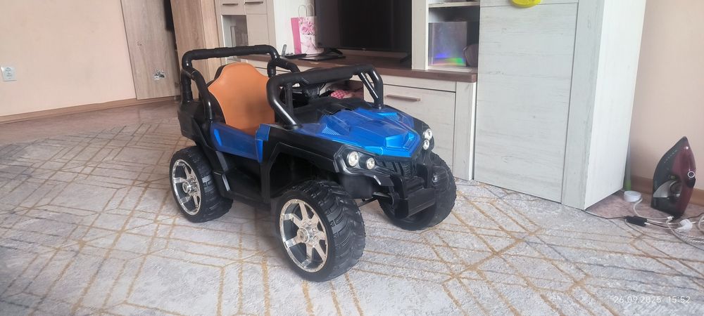 Детскую машину  для вождения