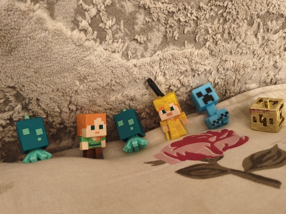Фигурки Kinder Joy Minecraft
