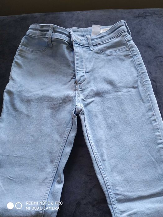 Бели ризи и черни поли, лот от дънки и дънкови поли за 10 г.