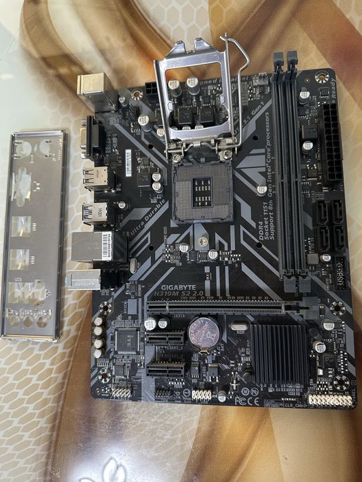 Продам Материнскую Плату Gigabyte.