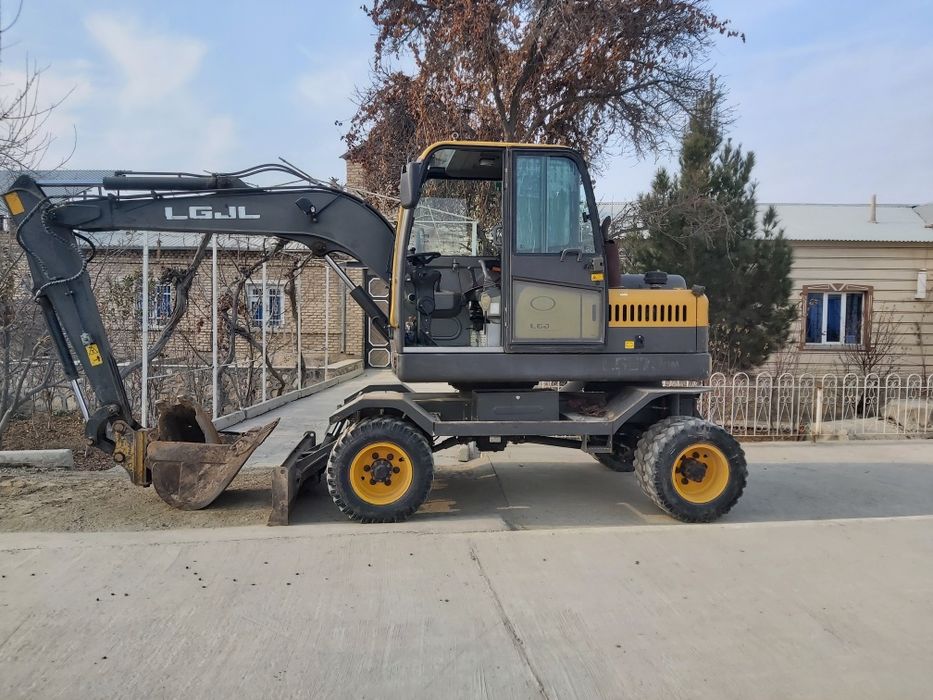 Экскаватор сотилади