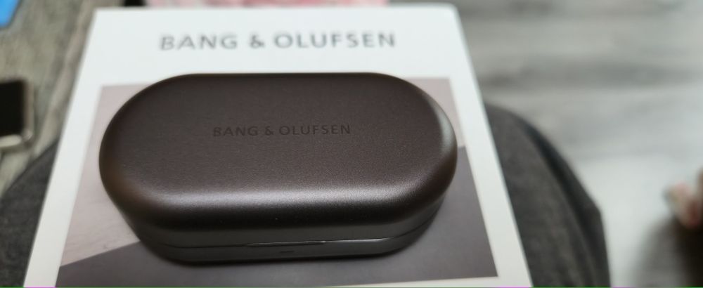 Безжични слушалки Bang & Olufsen Beoplay EQ черени