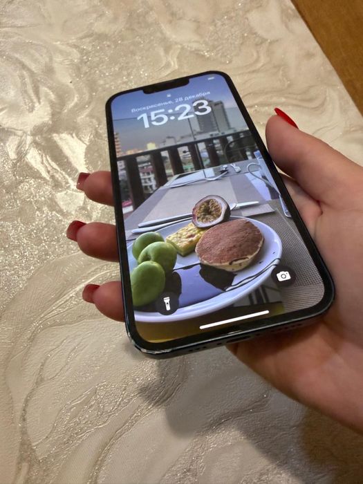 Продам айфон 13