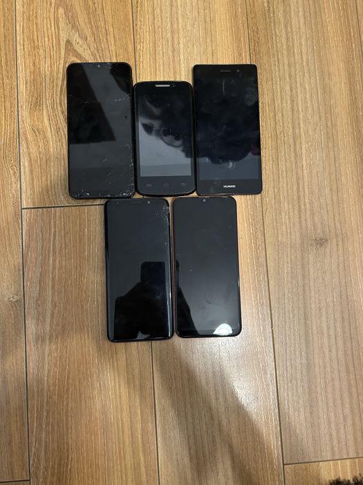 Vand 5 telefone(descriere)