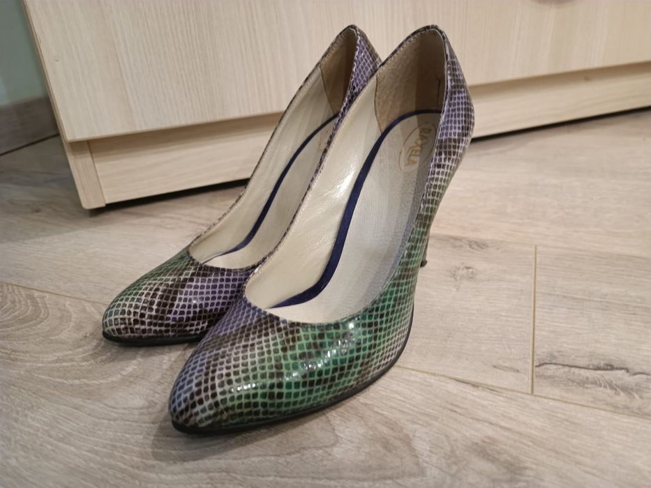 Pantofi din piele lacuita marimea 37
