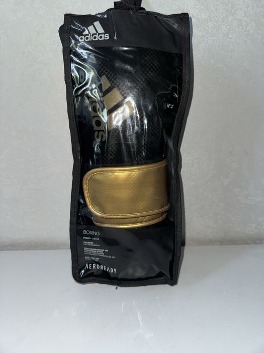 Боксерские перчатки Adidas Hybrid 65 (10 oz)