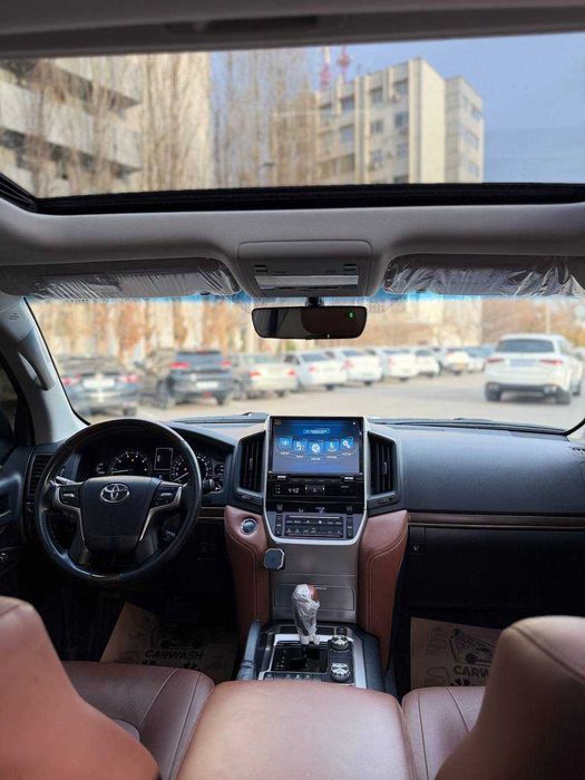 Sotuvda Toyota Land Cruiser 200