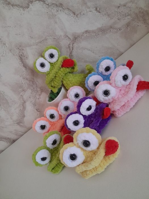 Плетени играчки жабки