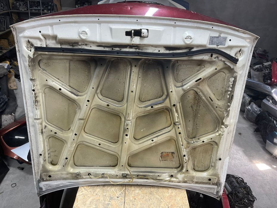 Капот Митсубиси Галант Старушка