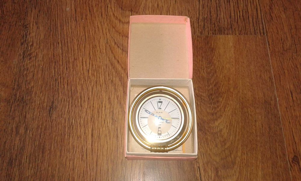 Часовник Слава с оригиналната кутия и квитанция