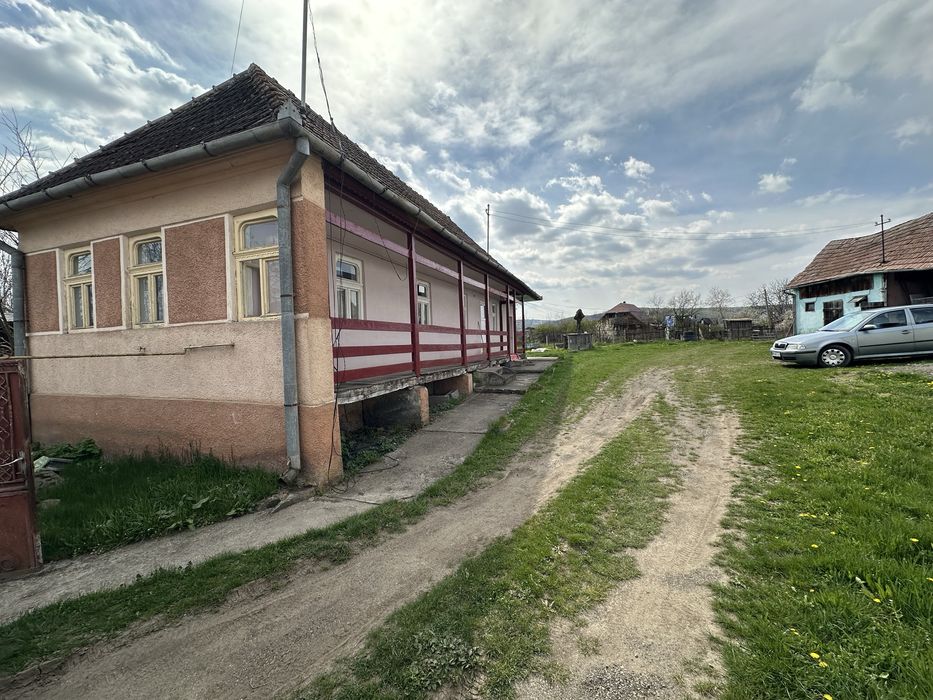 Vand casa cu gradina