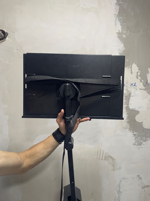 Самый кронштейн черный