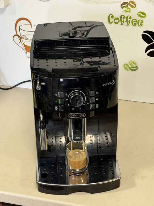 Кафемашина кафе автомат delonghi magnifica S с гаранция