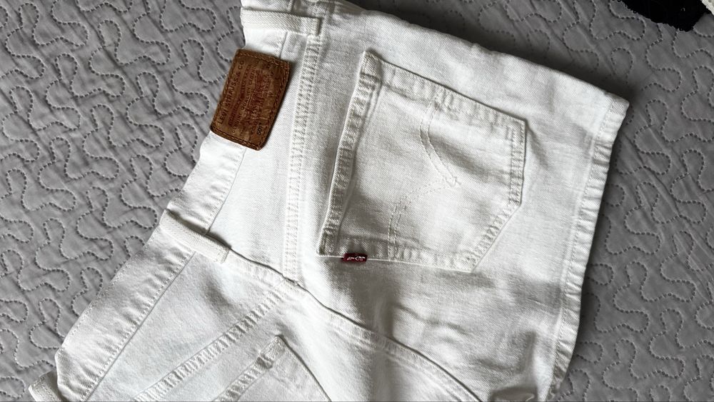 Къси панталони levis , mavi и дълъг велурен Зара