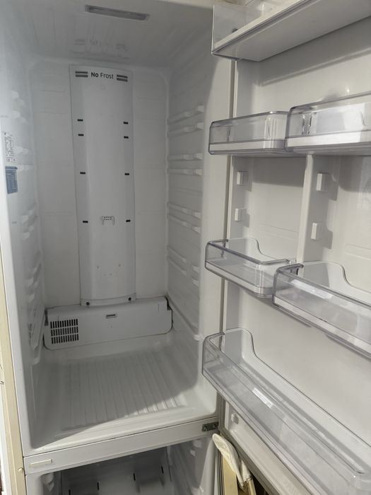 Холодильник Samsung