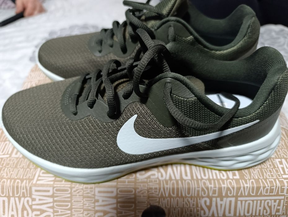 Чисто нови маратонки Nike