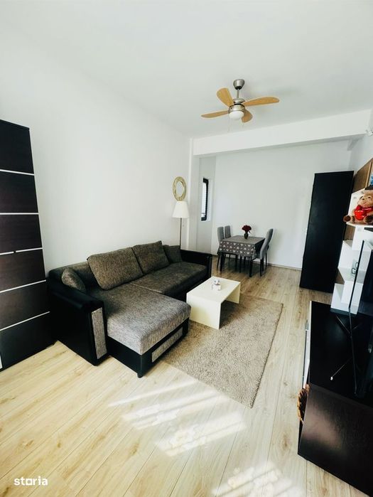 Vand apartament cu curte, metrou Dimitrie Leonida