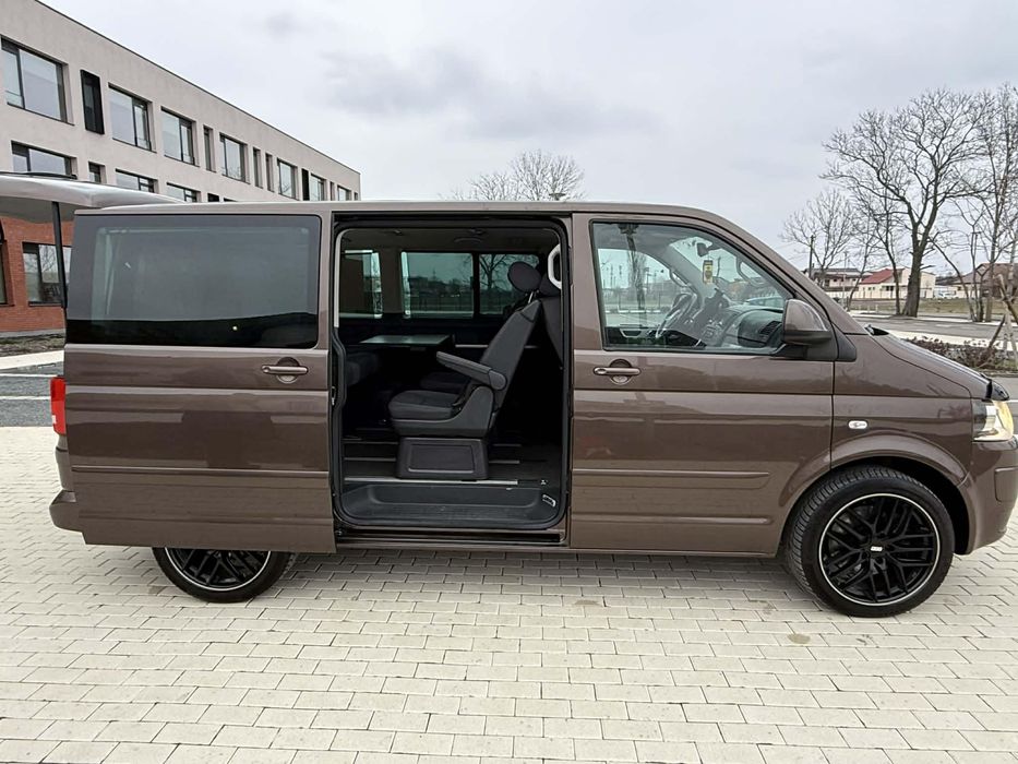 Volksvagen T6 Multivan 2011 2.0 D Automat