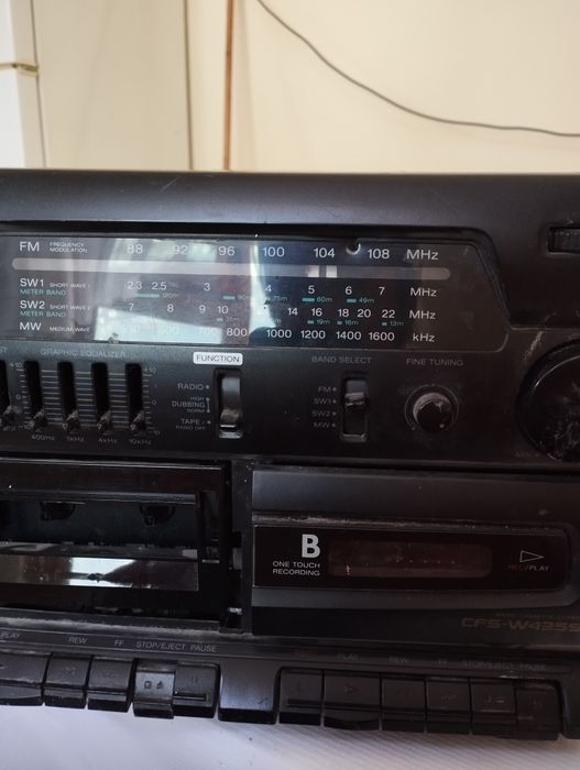 Магнитофон sony работает