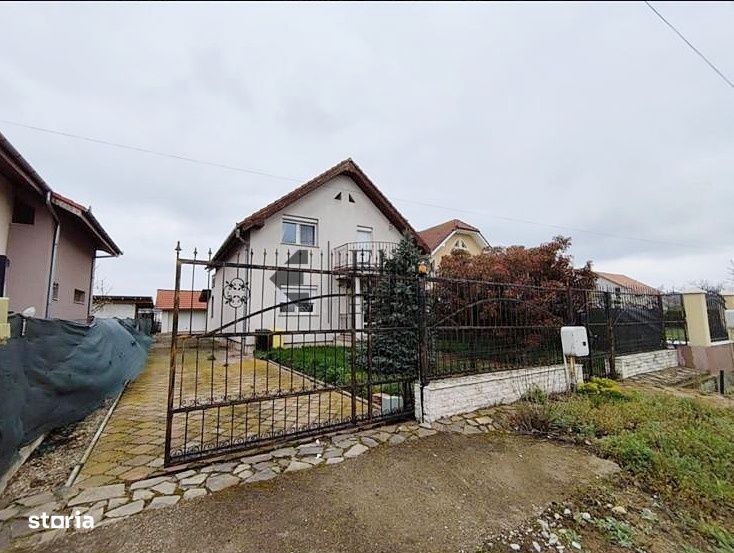 Casa cu 4 camere garaj si curte de 500 mp in Nojorid