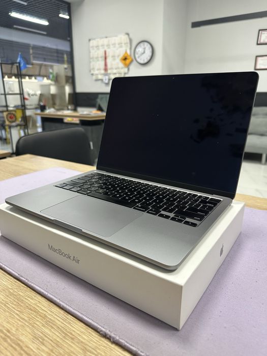Macbook M2, 8/256