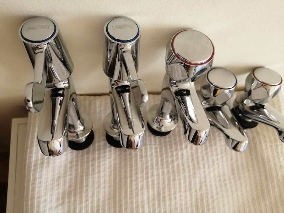 Кранчета за вода, стоящи нови.