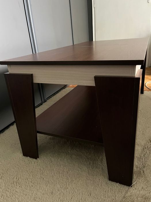 Дървена холна маса