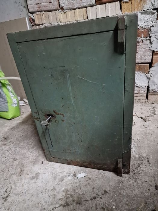 Стара метална каса