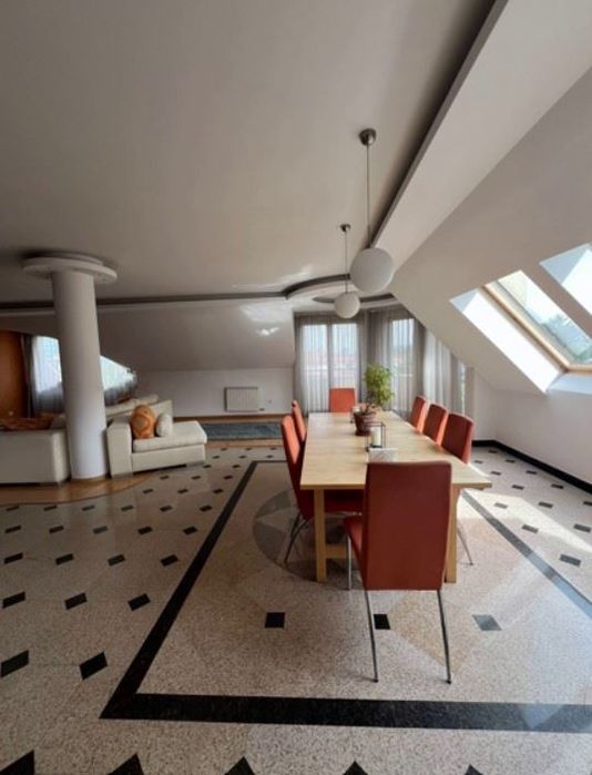 Дава се под наем Тристаен апартамент в София, Павлово - 212 кв.м за 1325.49 € - Снимка #1