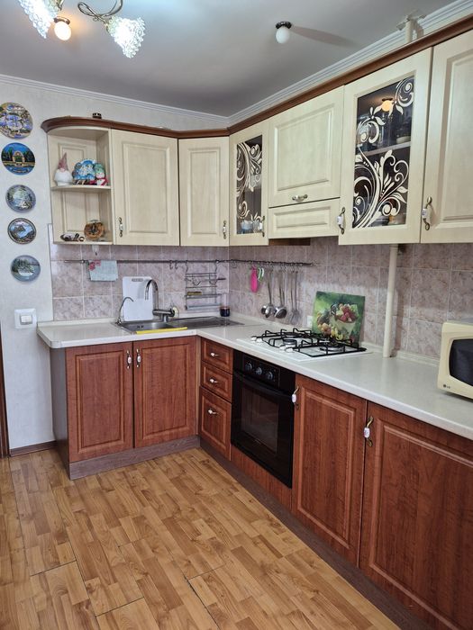 Продаётся кухонный гарнитур ( б/у)