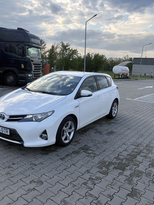 Vand Toyota Auris Hybrid 1,8Automata